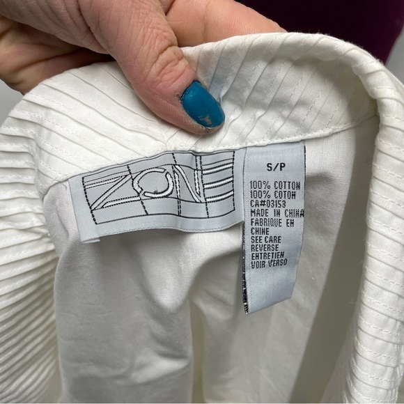 White stylish, unique button up coloured ribbed folds blouse, long sleeve - Picture 2 of 16